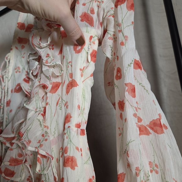 Floral Ruffle V-Neck Blouse - Picture 4 of 5